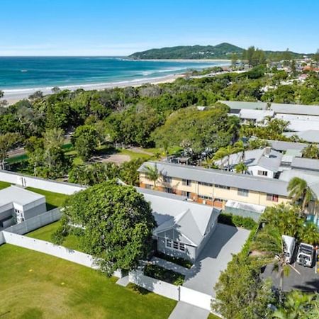 Exquisite 5-Bedroom Coastal Haven In Byron Bay Exterior photo